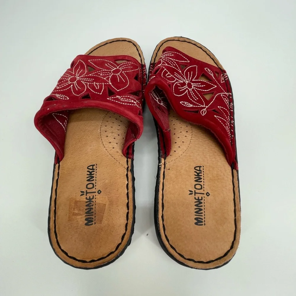 Minnetonka Women's Red Floral Sandals - Picture 4 of 7